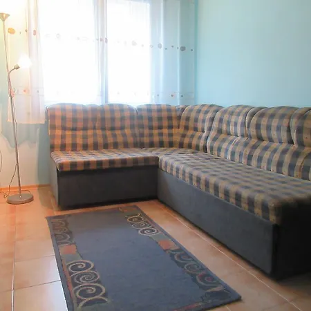 Center Apartment *
